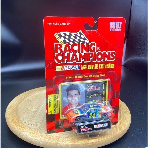 NIOB 1:64 scale 1997 NASCAR car of Jeff Gordon and collectors card - Picture 3 of 7